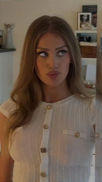 BÈLLA MALAK – norsk OnlyFans-skaper