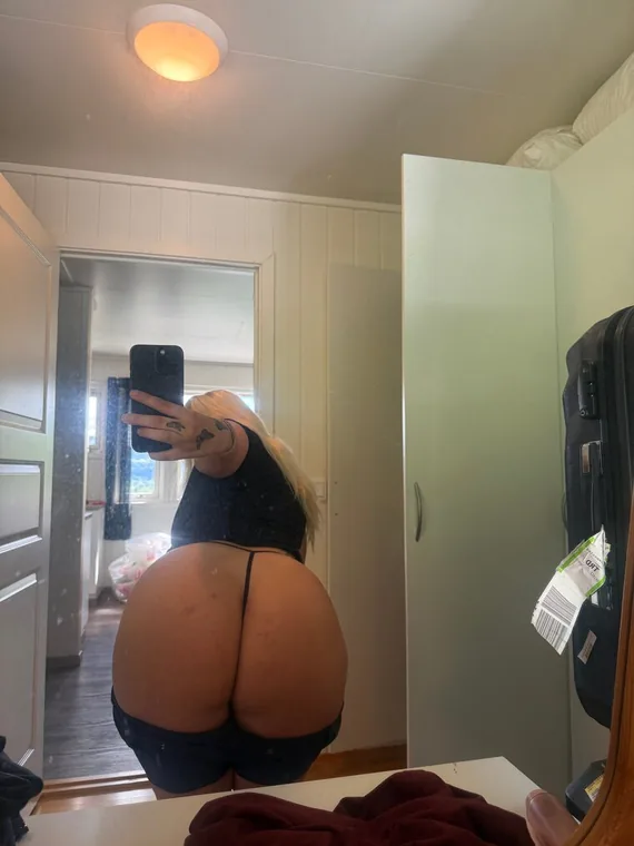 Blondie Next Door – norsk OnlyFans-skaper