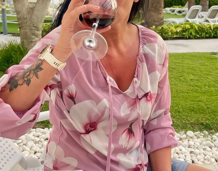 RedWineMuse – norsk OnlyFans-skaper